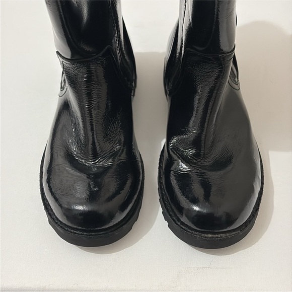 Ugg Girls Amilia Black Patent Leather Zip-Up Boots Size 4 - Picture 5 of 10